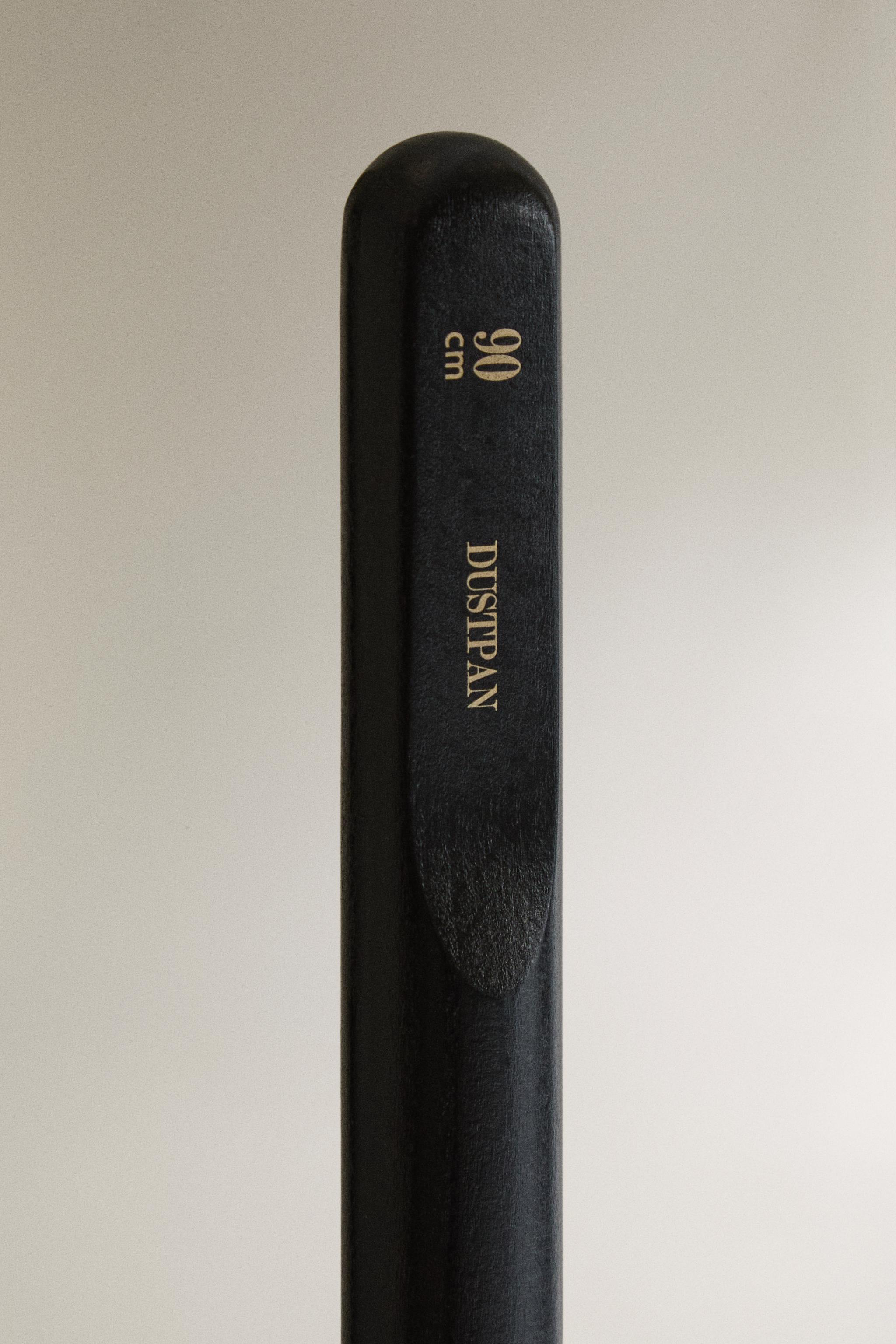 PELLE À POUSSIÈRE EN BOIS